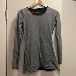 Lululemon reversible long sleeve shirt two layered size 4 with thumb holes